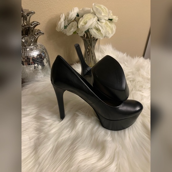 Guess Black Classic Pump Heel Size 8 1/2 - Picture 2 of 3